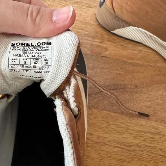 Sorel out n' about size 11 Tan Leather and black boots, Winter rain boots, water - Picture 5 of 8